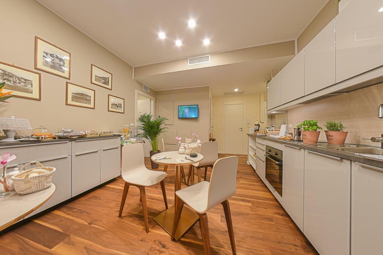 B&B H68 Alassio Bagian luar foto