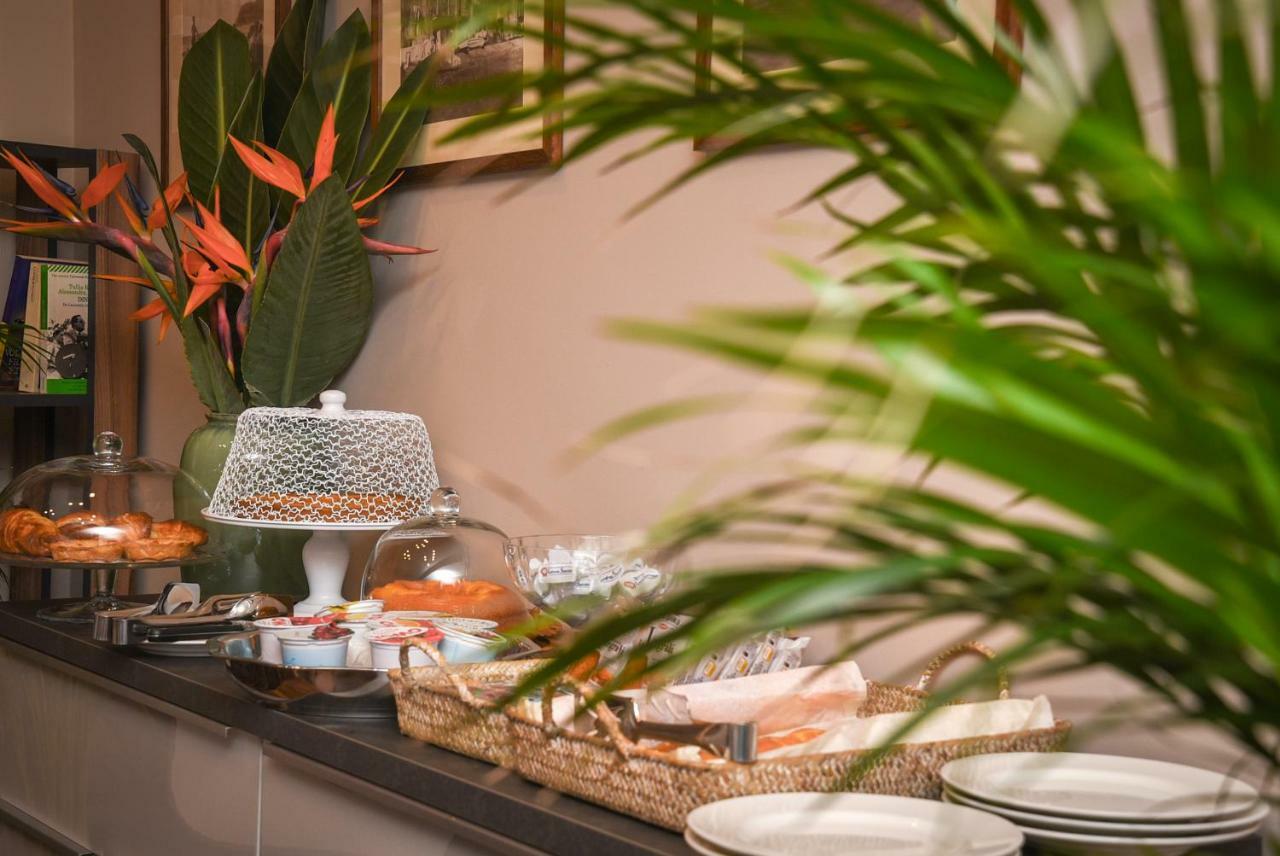 B&B H68 Alassio Bagian luar foto