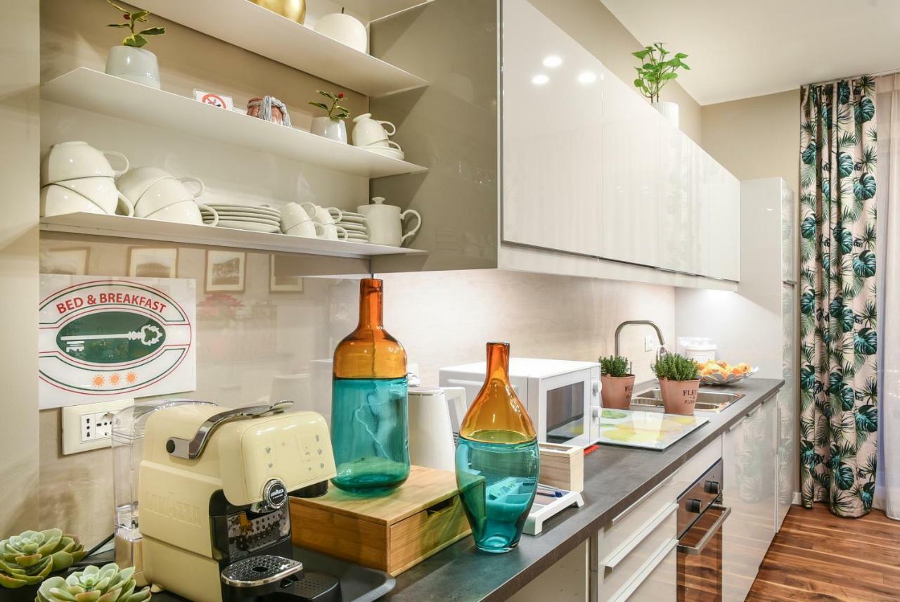B&B H68 Alassio Bagian luar foto