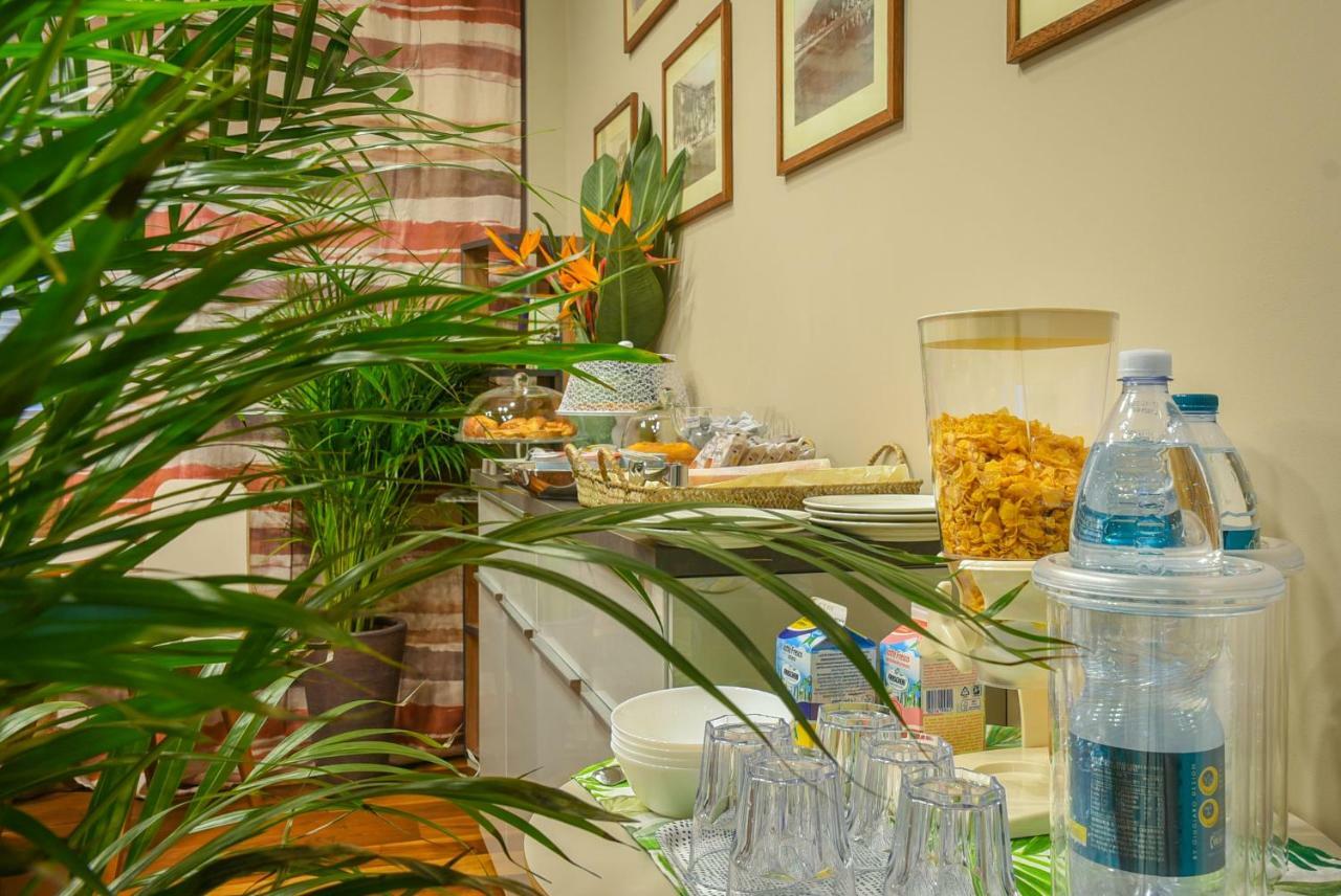 B&B H68 Alassio Bagian luar foto