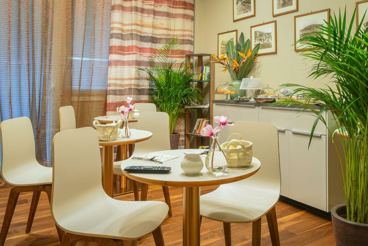 B&B H68 Alassio Bagian luar foto