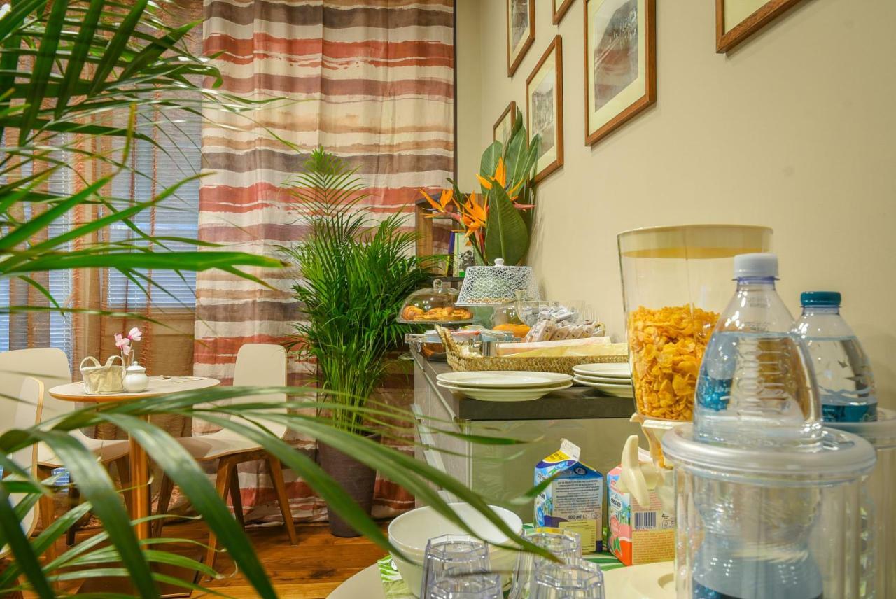 B&B H68 Alassio Bagian luar foto
