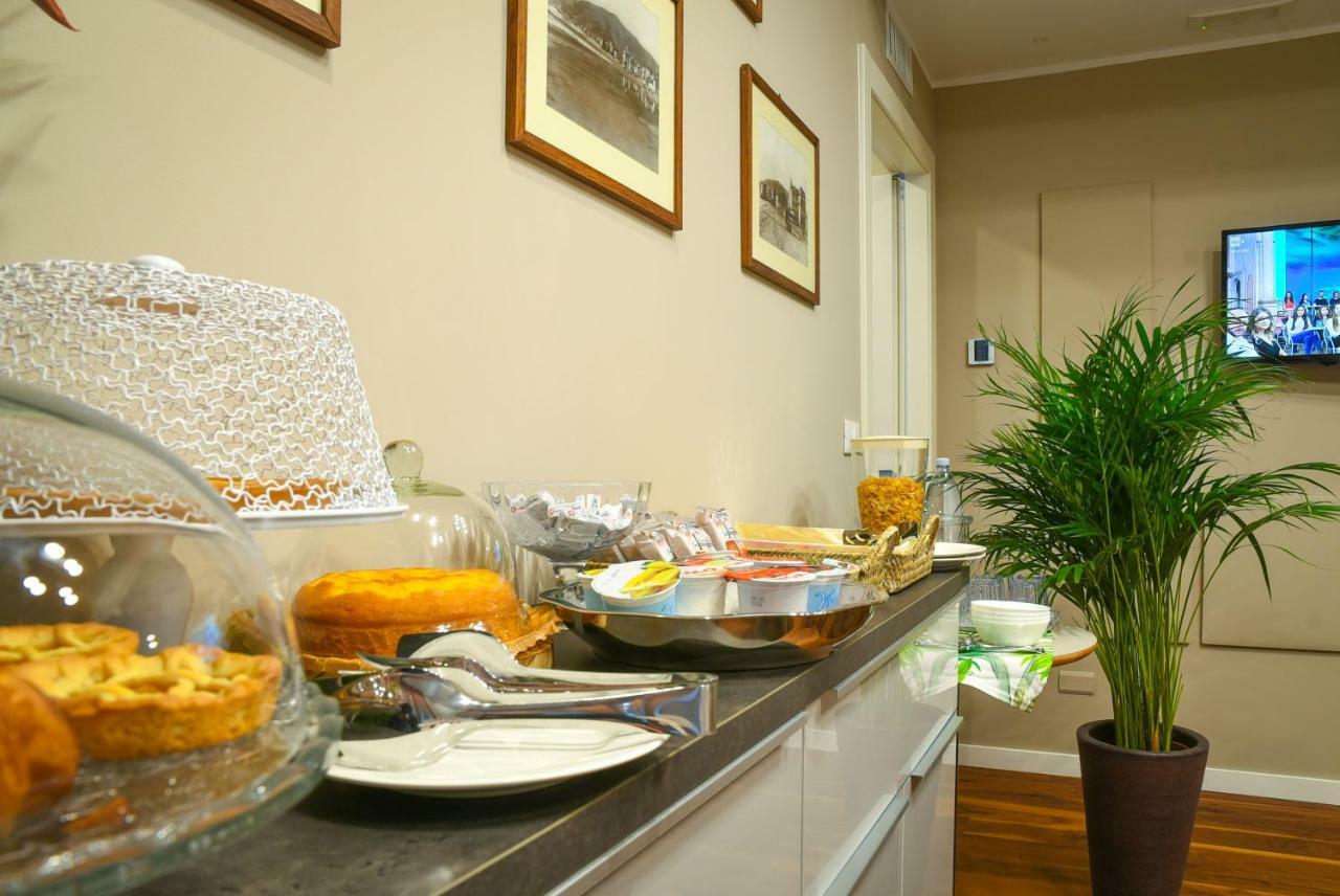 B&B H68 Alassio Bagian luar foto