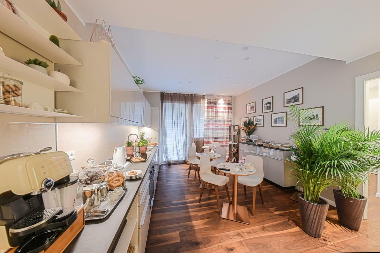 B&B H68 Alassio Bagian luar foto