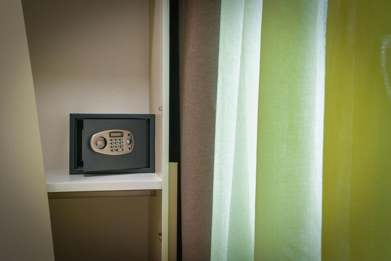 B&B H68 Alassio Bagian luar foto